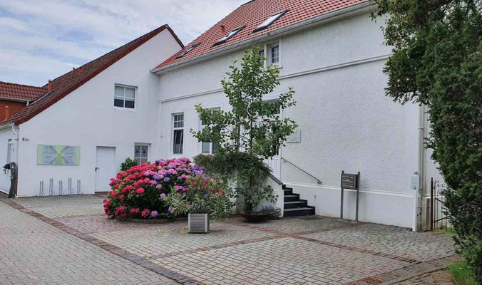 Hauptgebäude Praxis 