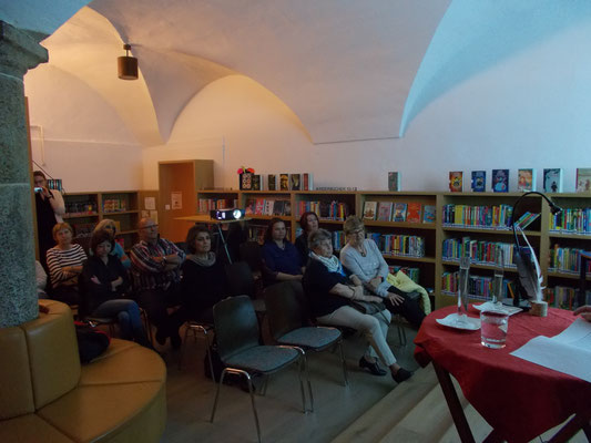 Das Publikum der Lesung in der Bücherei Jenbach (Tirol)