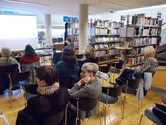 Das Publikum der Lesung in der Stadtbücherei Schwaz (Tirol)