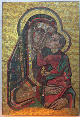 Jesuskind hält den golden Reichsapfel, Marienikone im Paradiesvorraum von St. Marien