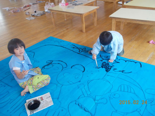 写した線を筆で再び描いていく