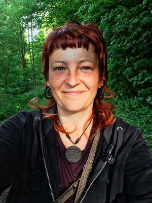 Künstlerin Melanie Nicklisch führt durch die malerische Umgebung im sächsischen Elbtal
