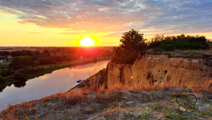 Blick vom Bösen Bruder in Diesbar-Seußlitz ins Elbtal bei Sonnenuntergang