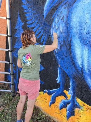 Airbrush eines Raben an der Hauswand