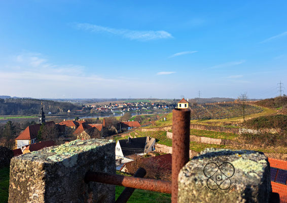 kunstvolle Persektive auf das Elbtal mit Luisenburg am Schloss in Richtung Hischstein