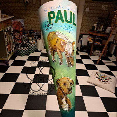 Zuckertüte als Geschenk zur Einschulung für einen neuen Lebensabschnitt mit nummeroloscher Namensdeutung, Lernaufgaben und Bildmotiven, wie Hund und Pferd