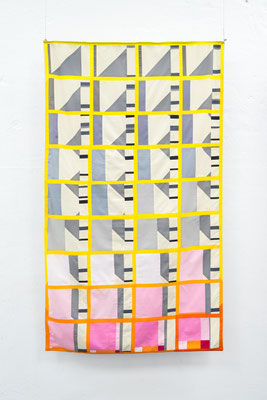 Alma Alloro CENTURY OF PROGRESS, 2015–2016, handgenähtes Quilt, Baumwollstoff, 204 x 104 cm