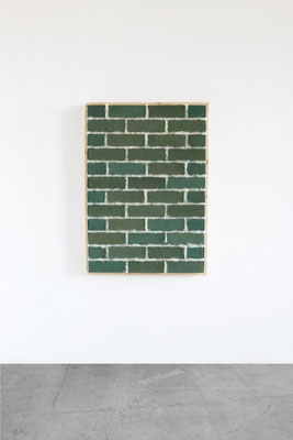 Clara Bahlsen, Wand, 2020, Steckschaum, Wolle, Palettenholz, 74,5 x 105 x 12 cm 