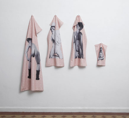 Jonny Star, See Me, Feel Me, Toch Me, Heal Me, 2016, 4-teilig, Pigmentdruck auf Stoff, Stoff, Metall, ca. 150 x 180 x 20 cm (Foto: Jens Bösenberg)
