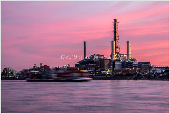BASF Ludwigshafen nach Sonnenuntergang