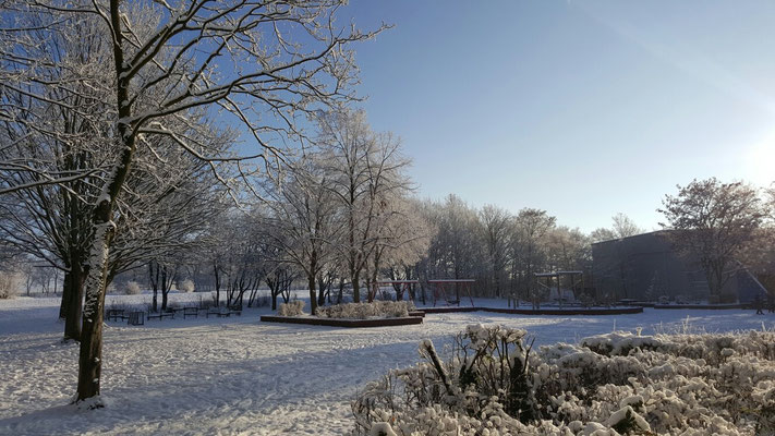 Schulhof im Januar 2016