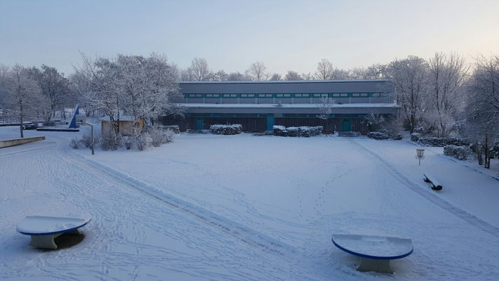 Schulhof im Januar 2016