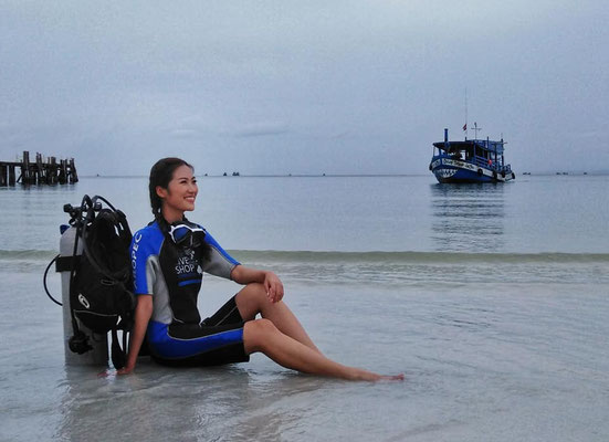 Rainbow Divers Vietnam Best PADI Scuba Diving Center | The Dive Shop our Cambodia Dive Center Partner Diver at the Beach Koh Rong Sanloem
