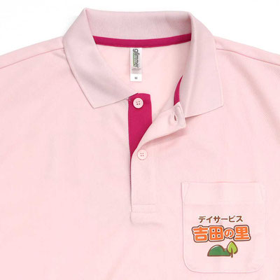 身頃と同色のボタンで統一感あり