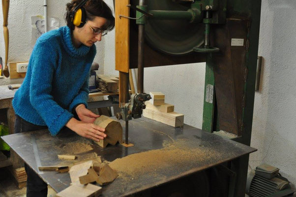 Fabrication d'une marionnette à tringle avec Noëllie Nioulou, dans son atelier de Colombier-en-Brionnais (https://www.instagram.com/atelier_noellie_nioulou/)