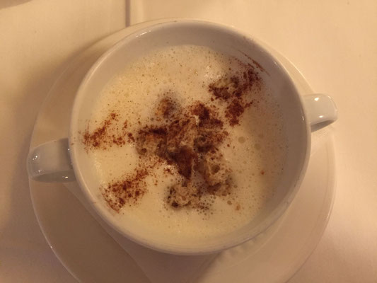 Südtiroler Weißweinschaumsuppe