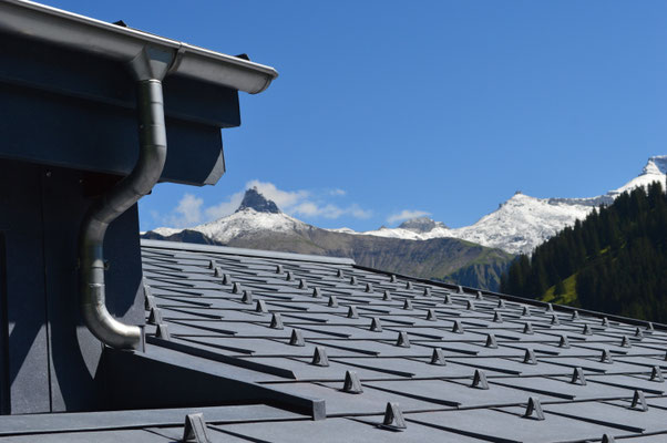 Ferienchalet, Dachplatte R16 Steingrau