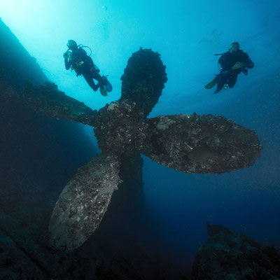 Divers at the propeller of the Umbria wreck