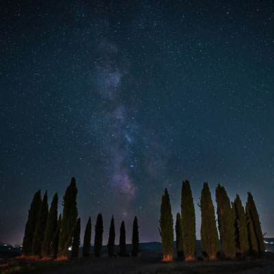 Toskana im Val d'Orcia bei dem Zypressenkreis mit Milkiway