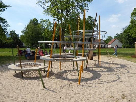 Ringespiel mit 4 Ringen, Netzboden, Rutsche