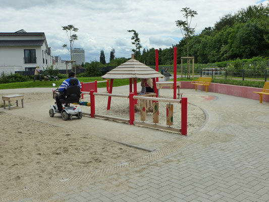 Spielzaun mit Minikiosk