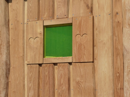 Fenster mit Herzchen der Bergsteigerhütte