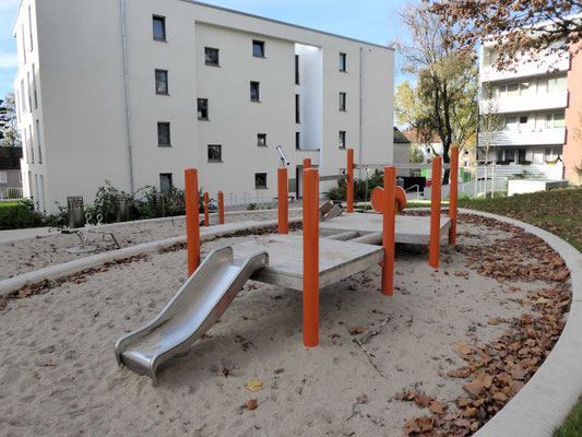 Sandbaustelle mit Rutsche
