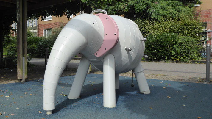 Elefant Tuffe mit Klettergriffen und Haltegriff in Edelstahl