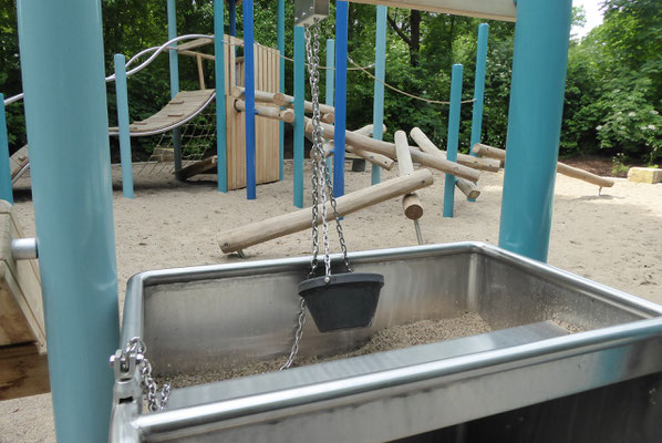 unterfahrbarer Sandspieltisch Edelstahl