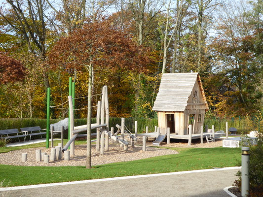 Waldhäuschen und Kletterparkour