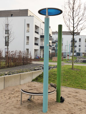 rundes Sandspielpodest mit Lichtspiel, Sandaufzug und Sieben