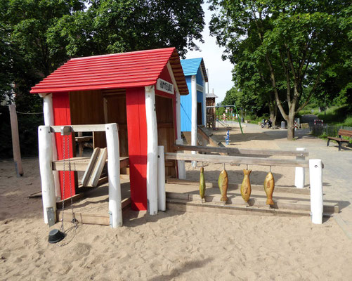 unterfahrbarer Sandspieltisch in Hummerbude