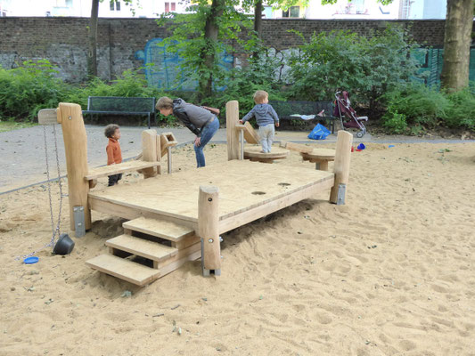 Sandspielpodest