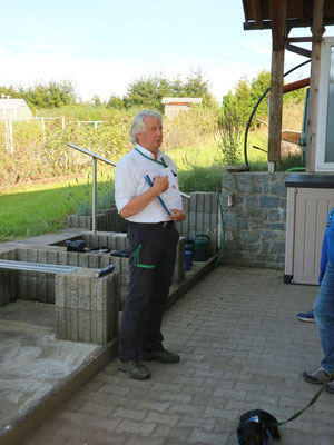 Norbert Ephan erklärt das Projekt Naturoase Reindobl. Foto: Martin Sigl