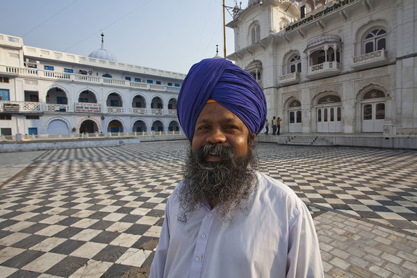 Sikh im Marmortempel Harmandir Sahib in Patna Indien