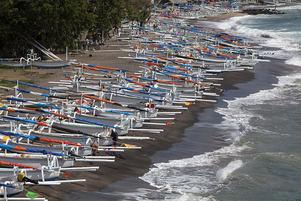 Auslegerboote bei Tulamben, Bali, Indonesien 