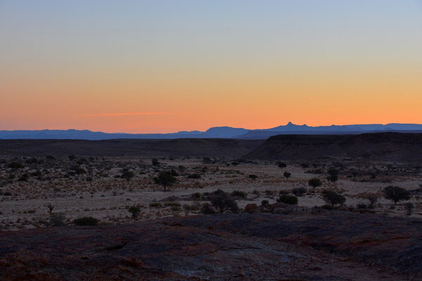 Namibia - Rundfahrt - Reise - Rundreise - Landschaft - Kalahari - Sonnenuntergang