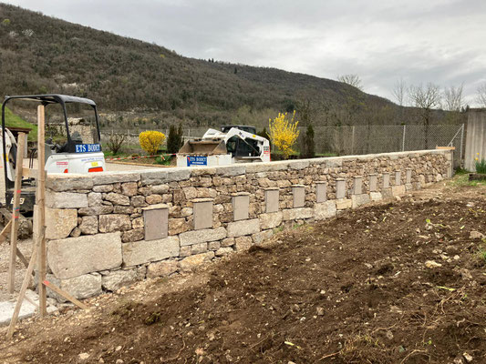 Colombariums - muret réalisé par ETS BODET