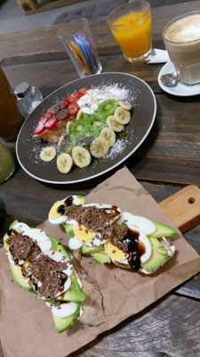 Avocado Ei Toast im Hungry Biker 