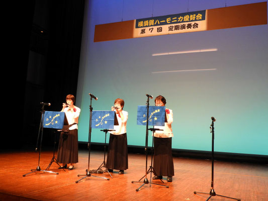 「山の人気者」「グリーンスリーブス」を演奏する四葉のクローバー
