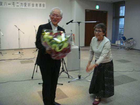 講師に花束贈呈