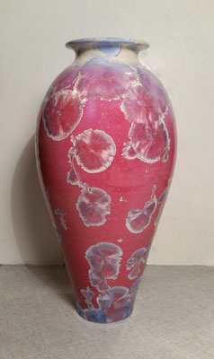 Vase tourné de forme élancé fuschia