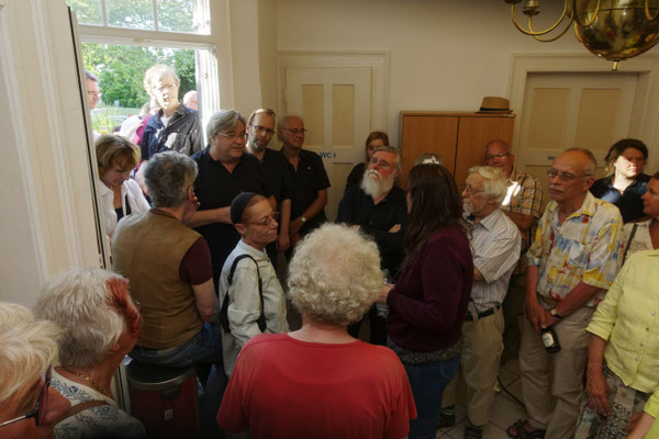 Begrüßung durch Michael Steinmann, 1. Vorsitzennder des Vereins Kunstraum Alte Schule e.V.