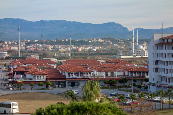 Blick vom Balkon unseres Hotels auf den Touristenort Kumköy