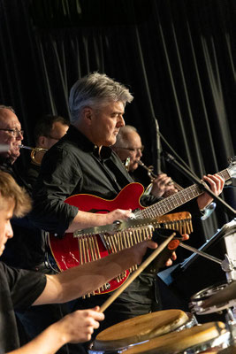 Boris soliert im Hintergrund [Foto: Paul Jacot]