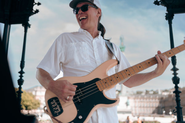 Solid Groove, Nathan auf dem Schlossplatz (2022) [Foto: Nina Josepha Keerl] 