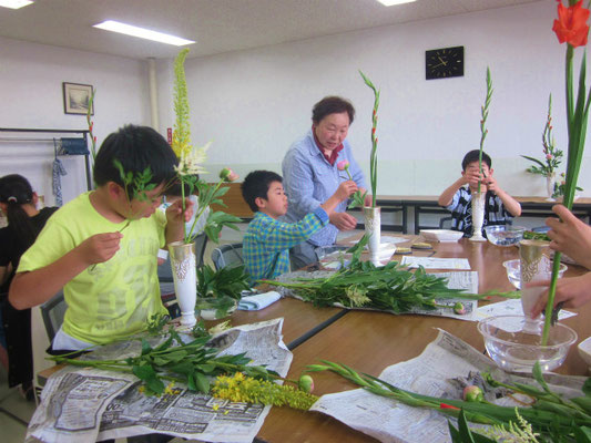 花材２／エルムレス②　しゃくやく②　アスチルベ②