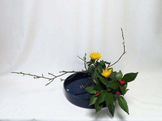 2025/12/28　＜梅　菊　千両＞　お正月の祝い花です