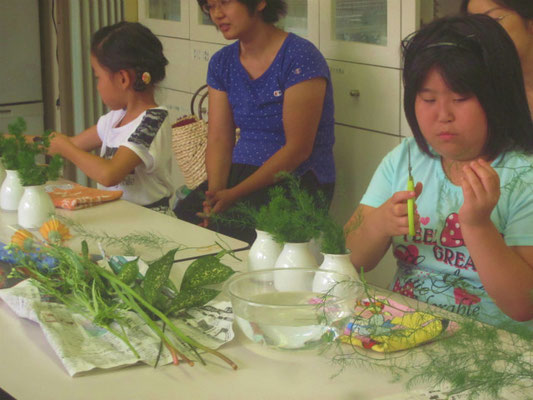 2015.7.25　「複数の花器をつかって夏を彩る！」