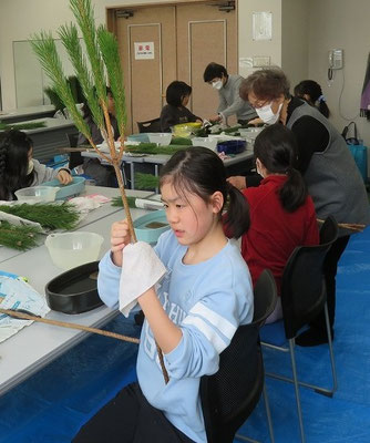 汚れや松ヤニを綺麗に拭いて